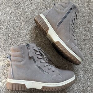 White Mountain Leather Water-Repellent High-Top Ankle Boots with Zipper - sz 9